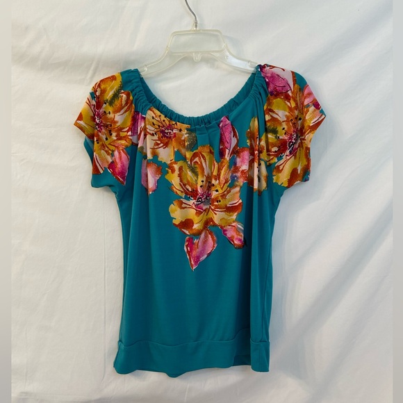 Outback Red, Short Sleeved Floral Top, Size M - Picture 3 of 9